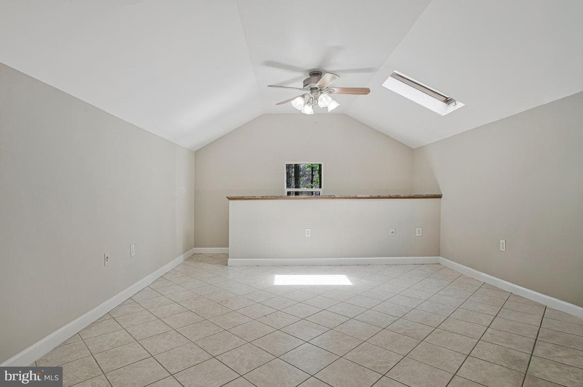 1486 Kingsway Court photo 49