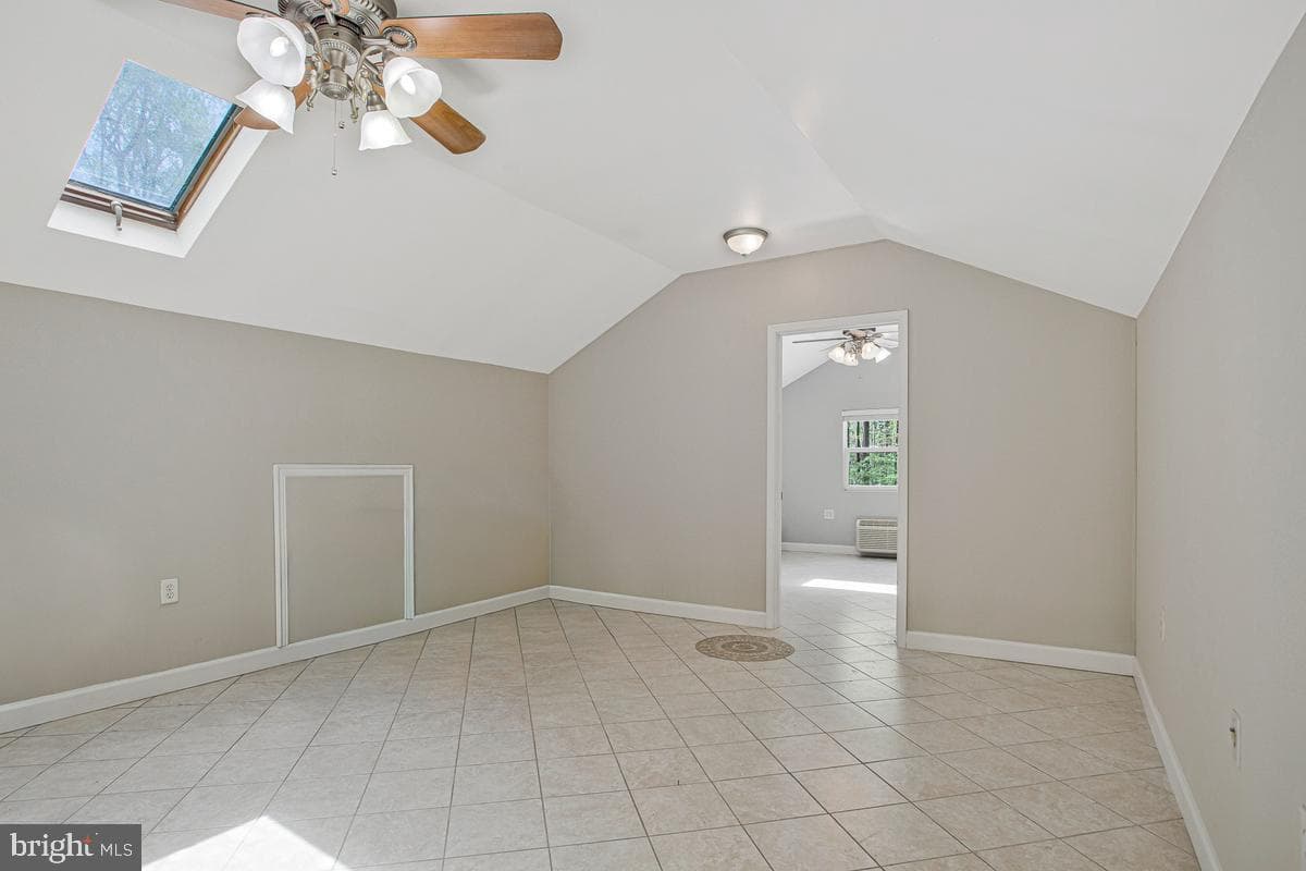 1486 Kingsway Court photo 50
