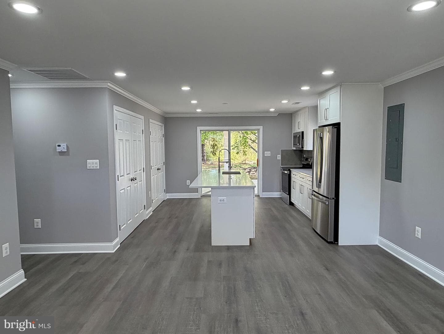 1008 Hilltop Road photo 3
