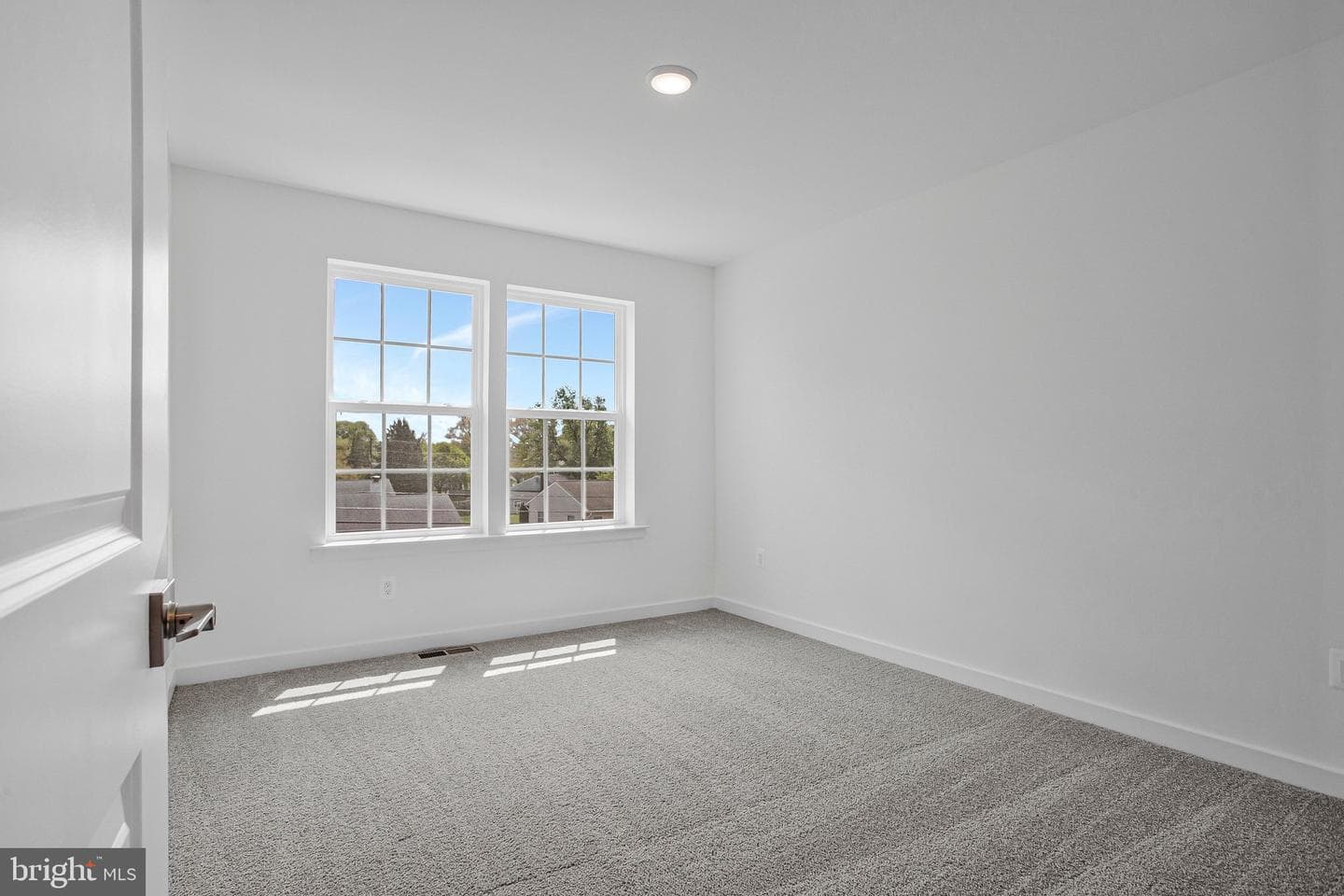 5723 Howard Drive photo 4