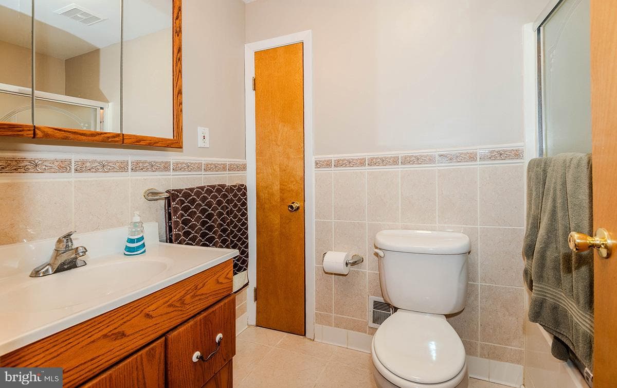 427 Carol Court photo 16
