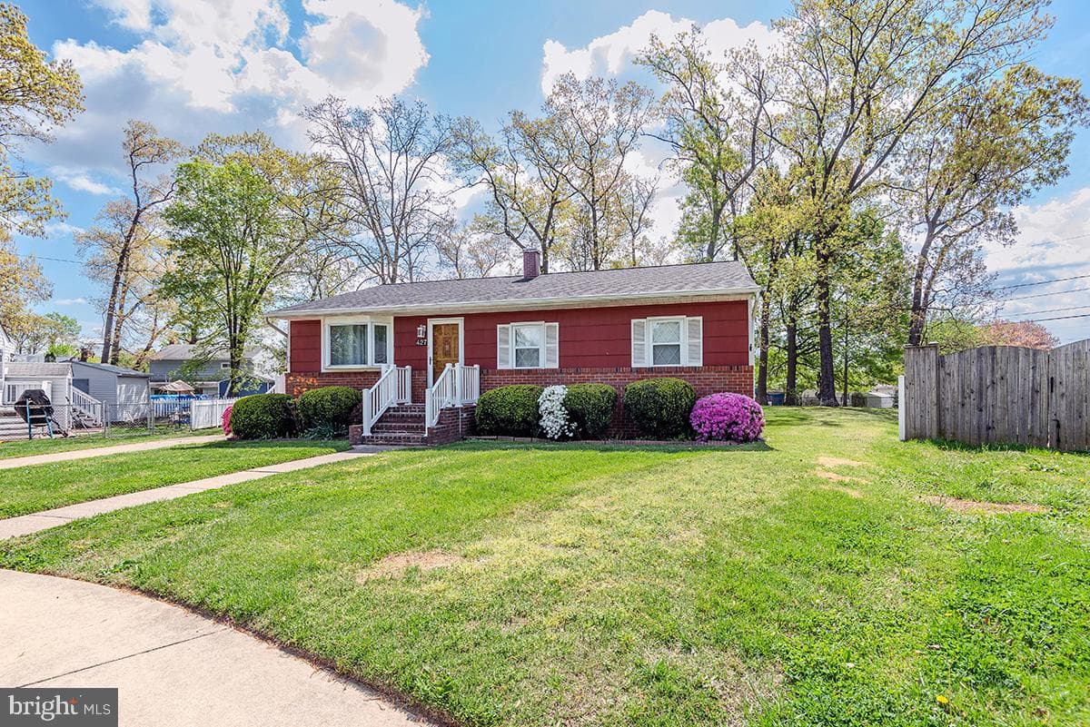 427 Carol Court photo 2