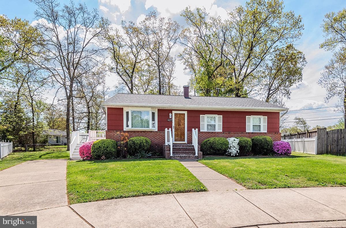 427 Carol Court photo 3