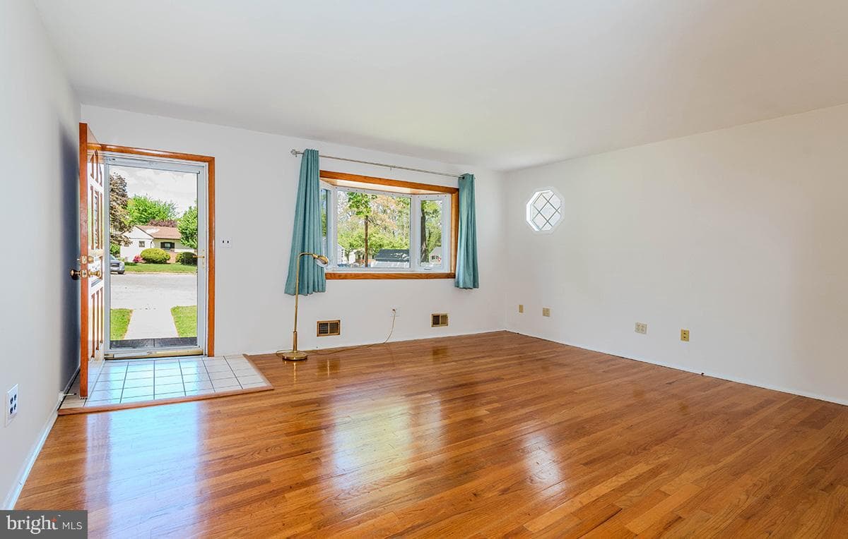 427 Carol Court photo 4