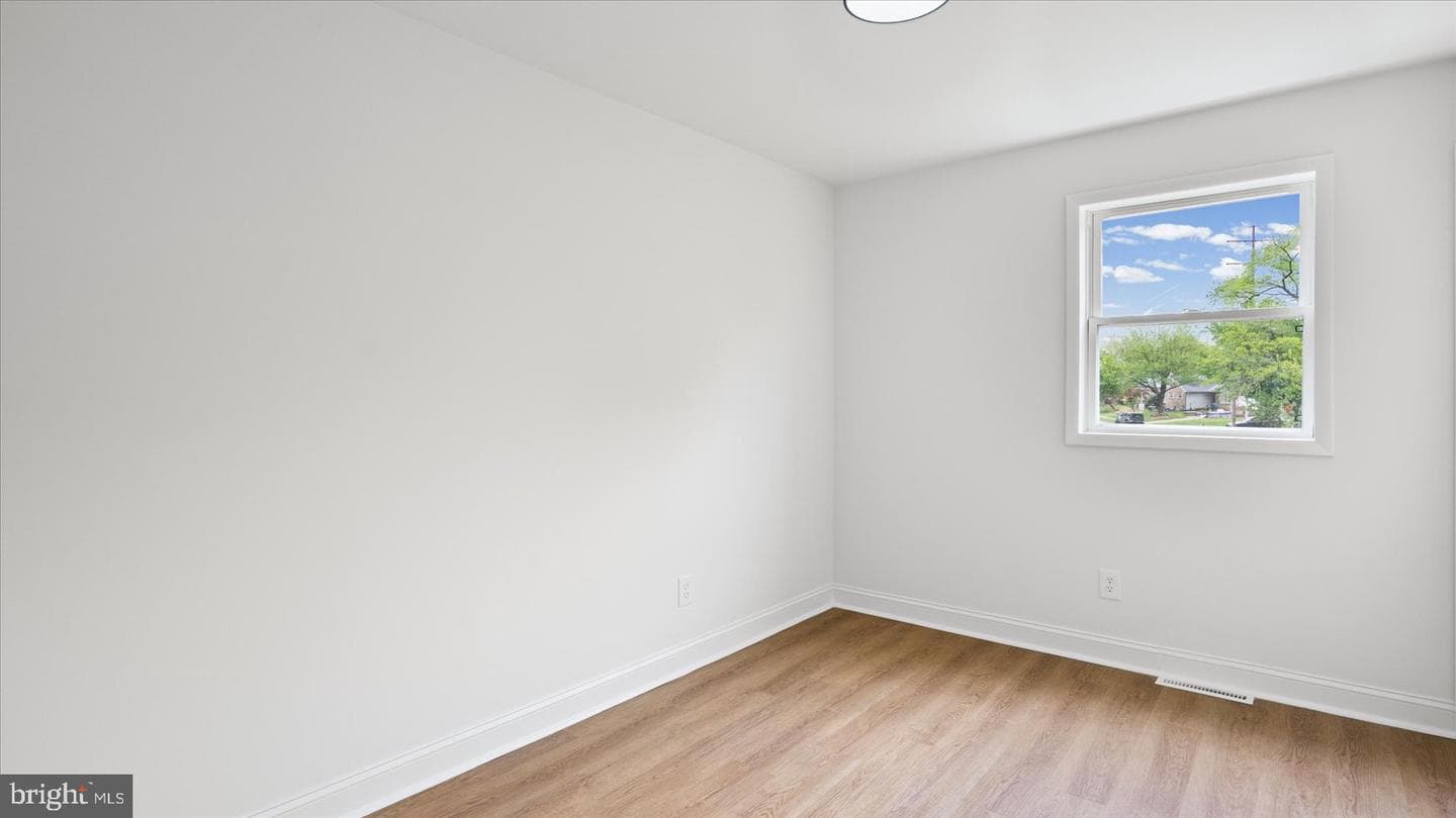 7956 Oakwood Road photo 18