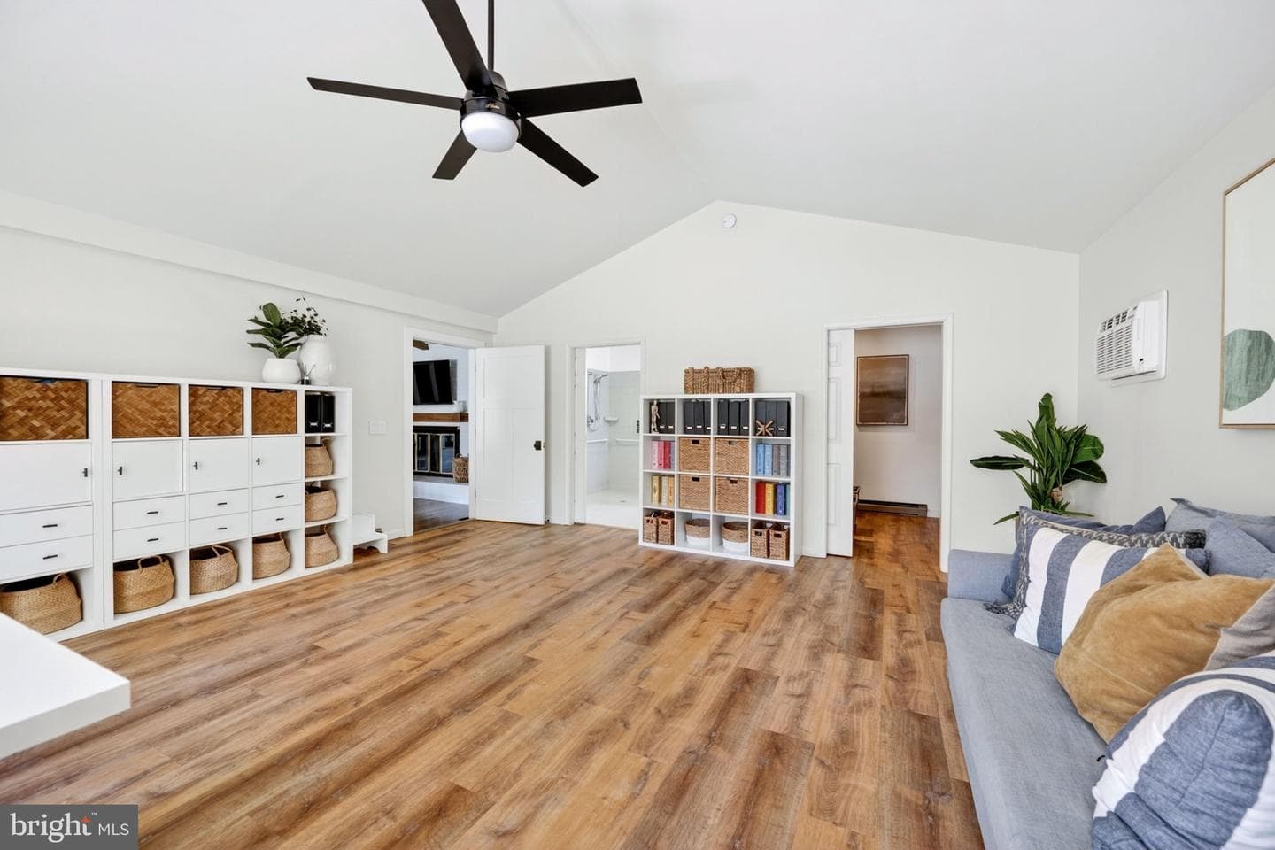 300 White Plains Court photo 25