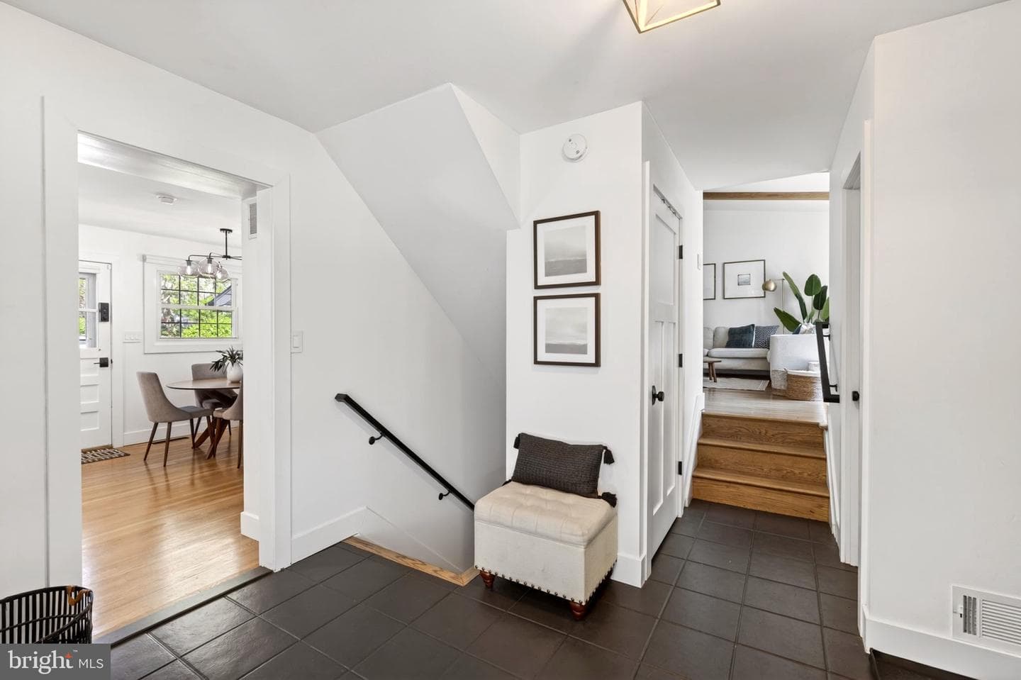 300 White Plains Court photo 3