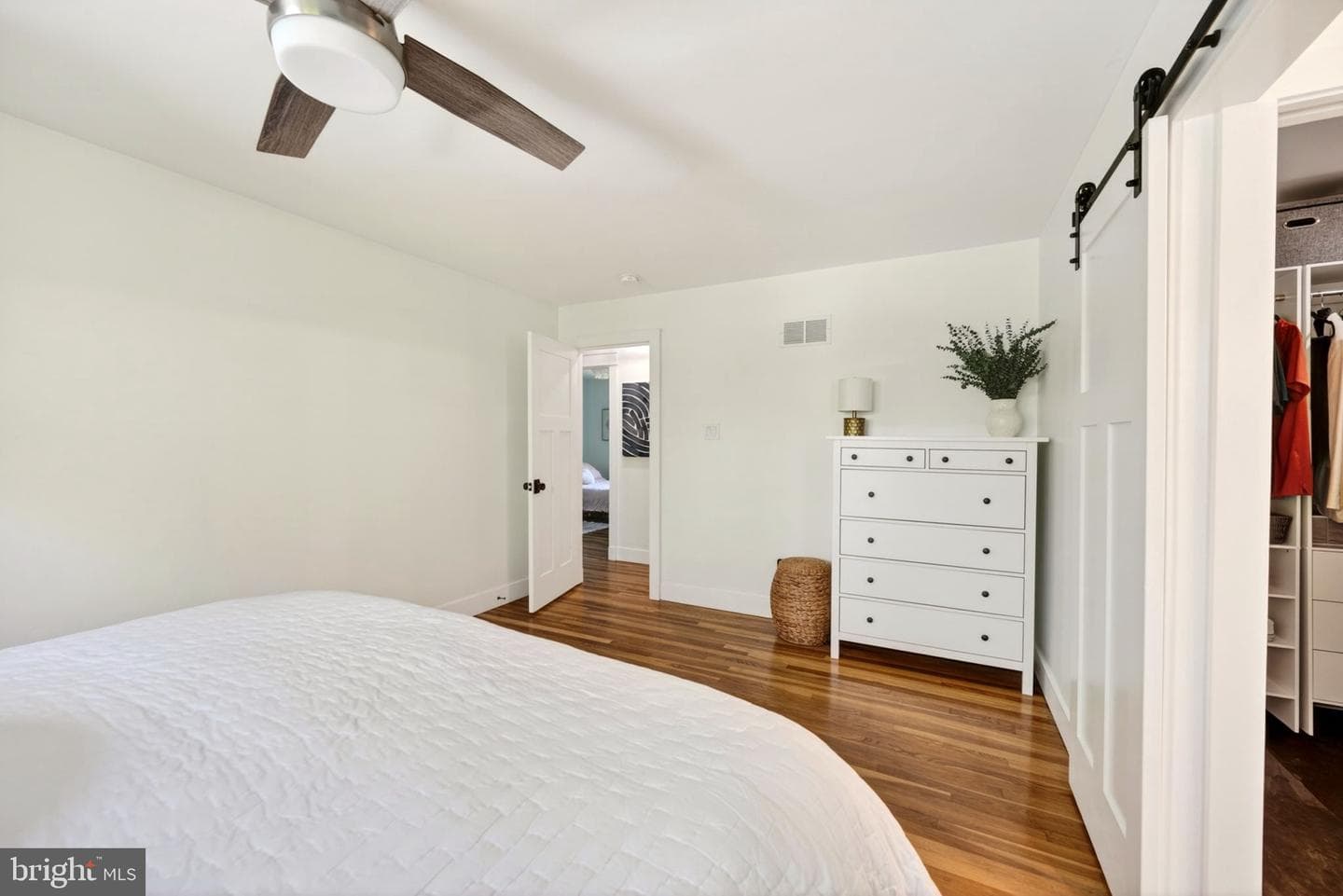 300 White Plains Court photo 31