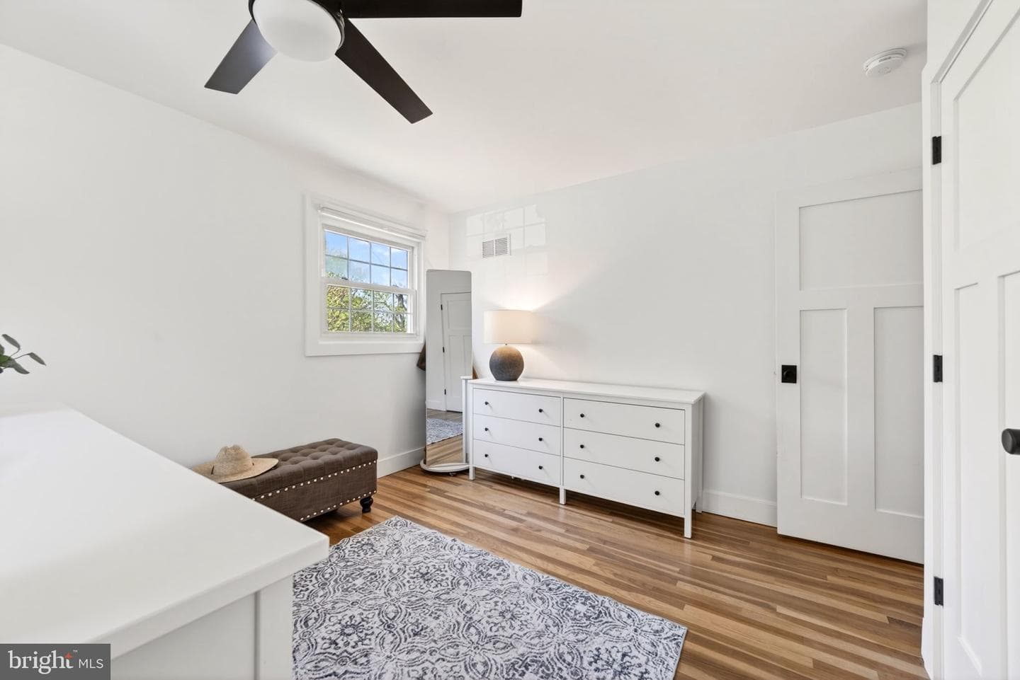 300 White Plains Court photo 37