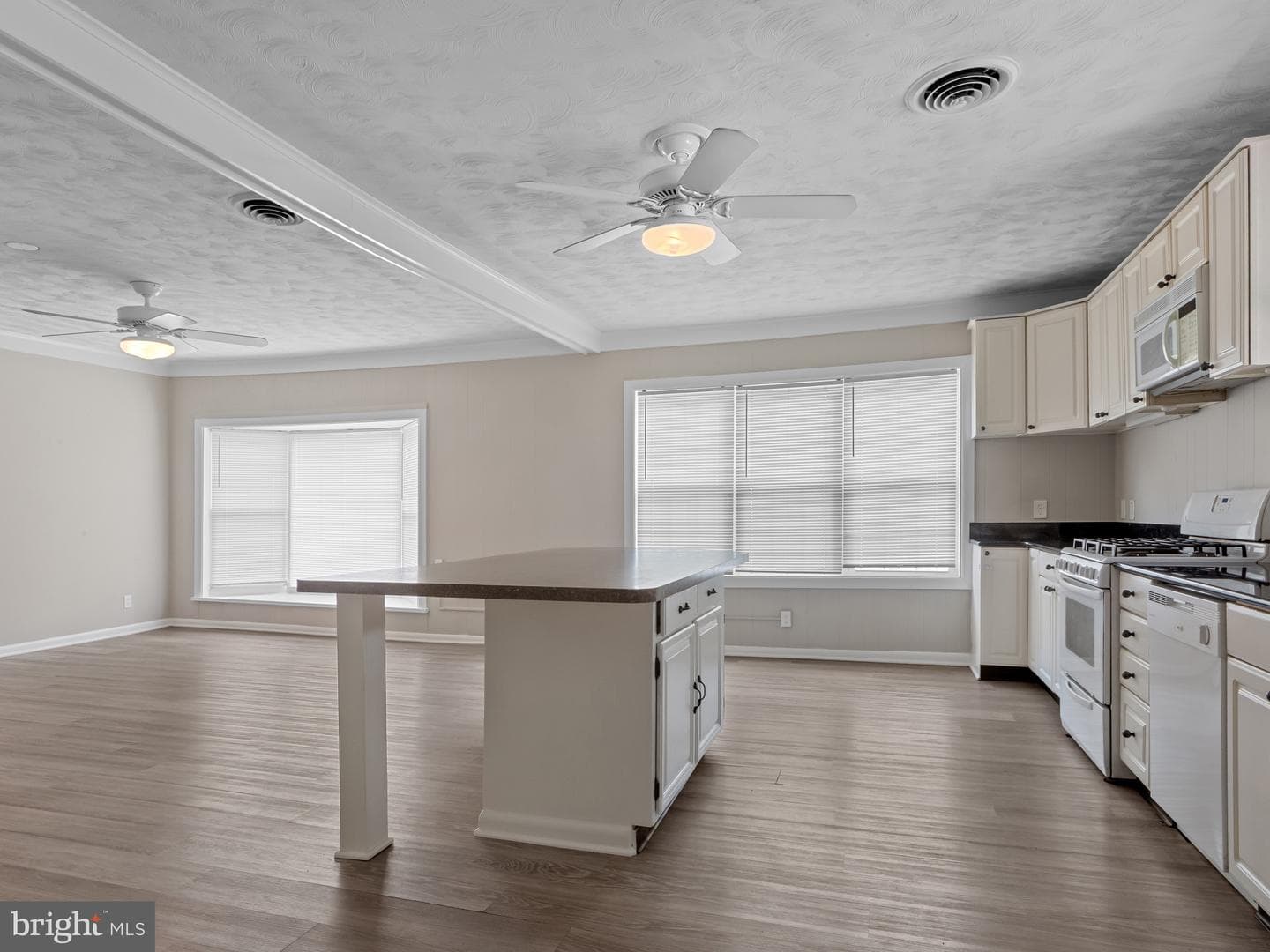1413 Central Avenue E photo 9
