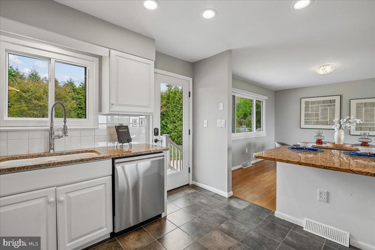 102 Green Spring Drive photo 18