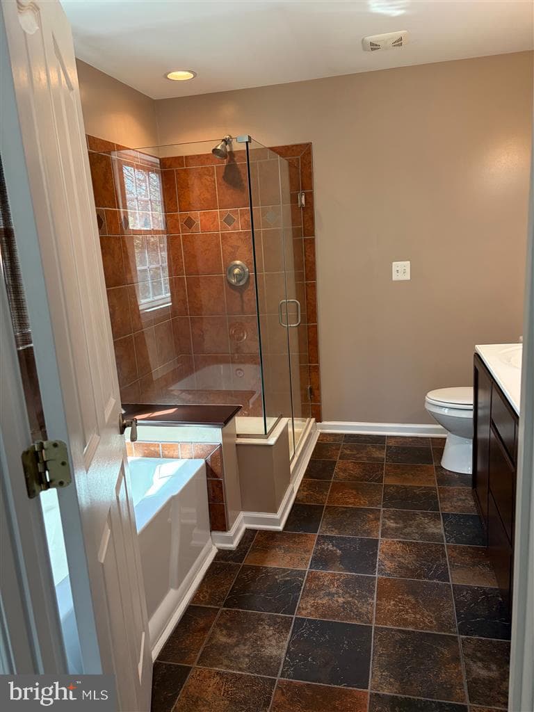 582 Richard Way photo 15
