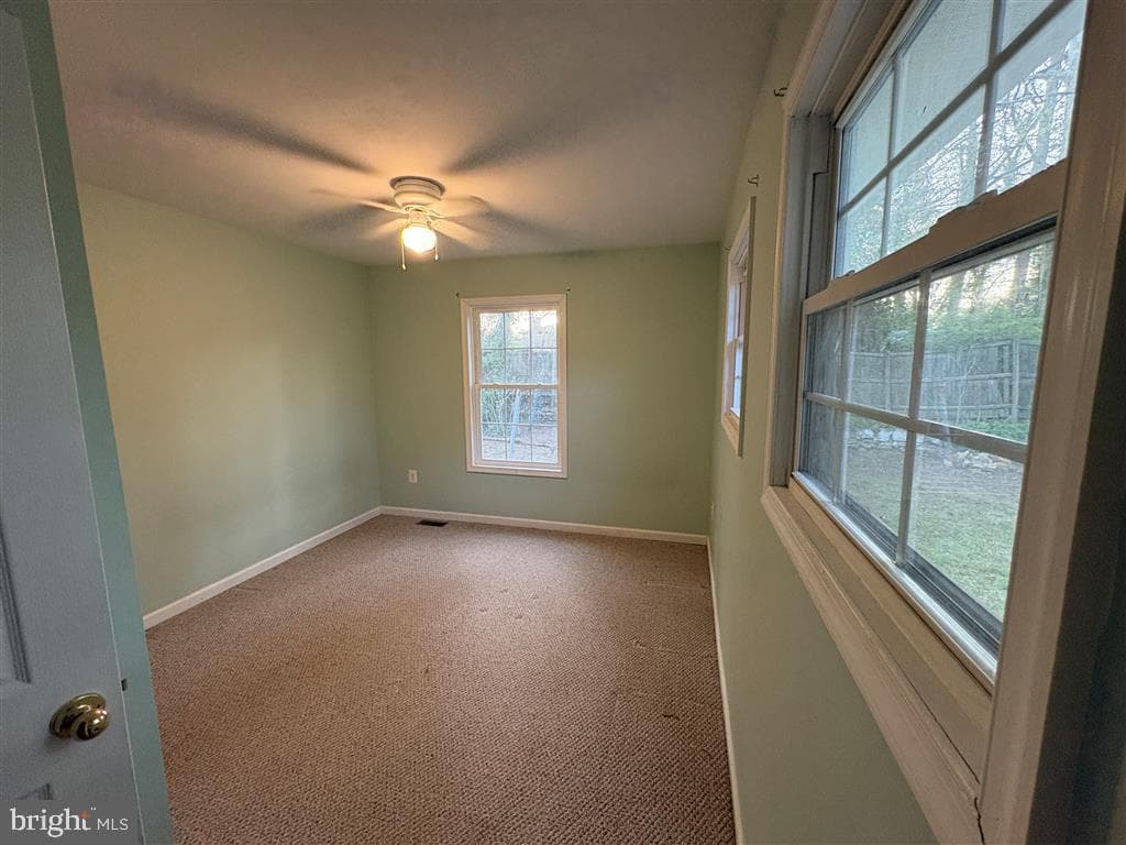 582 Richard Way photo 24
