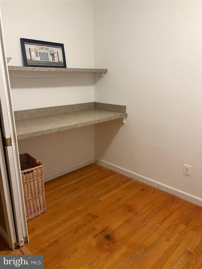 582 Richard Way photo 28