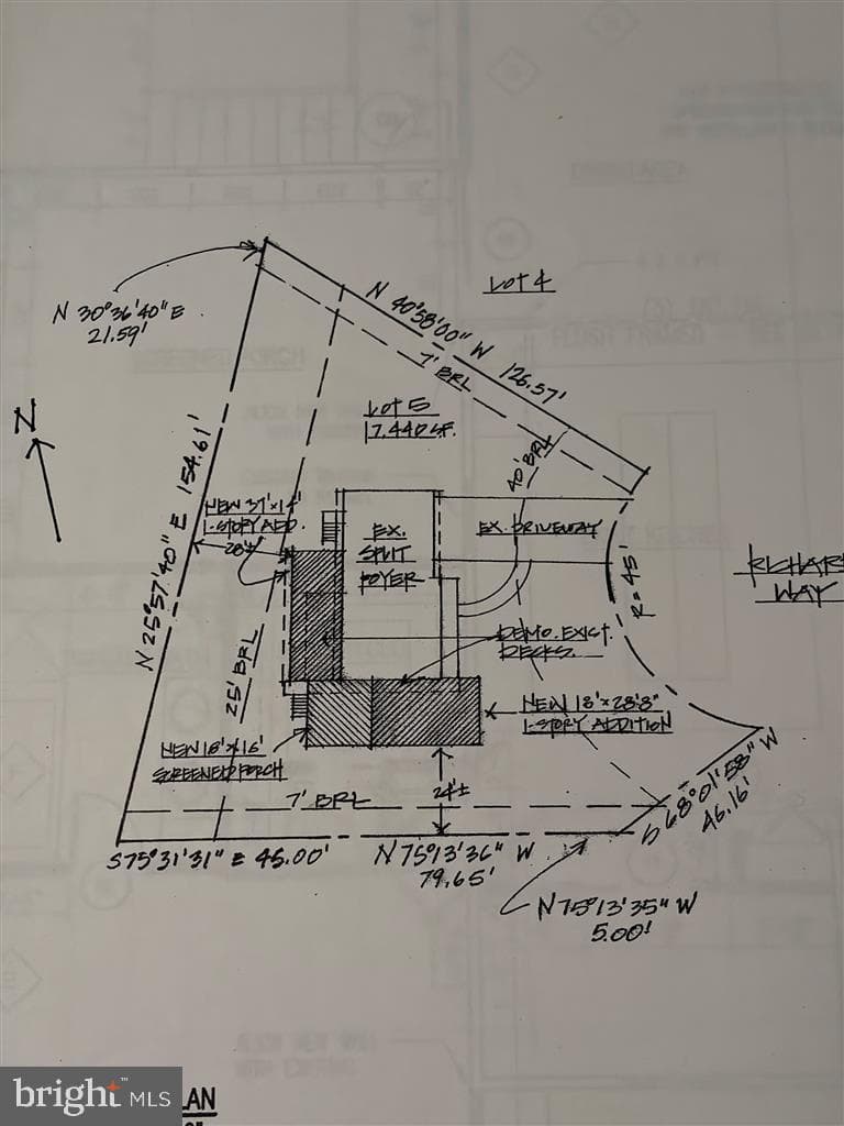 582 Richard Way photo 42