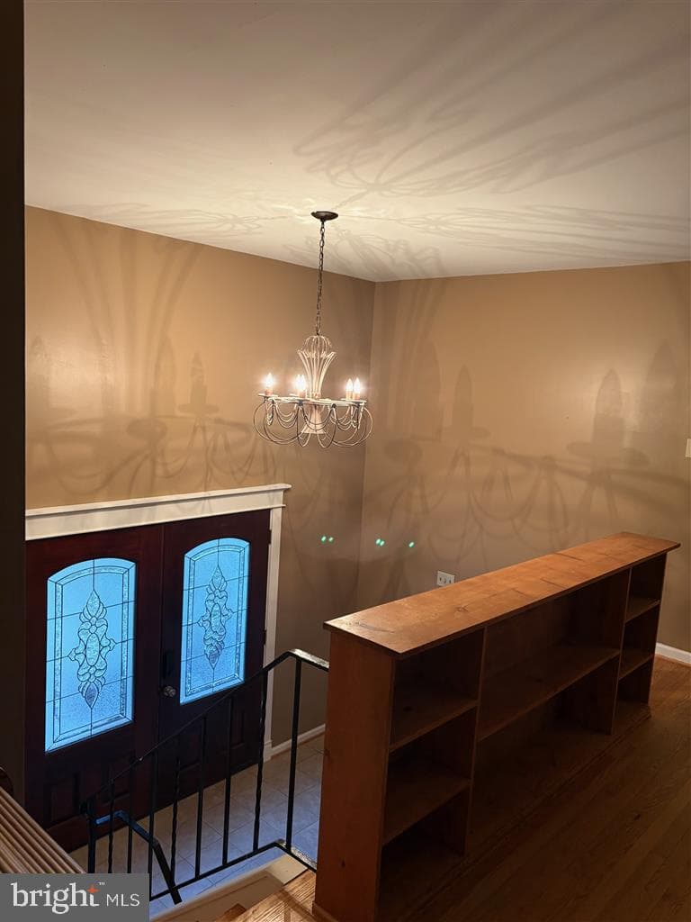 582 Richard Way photo 5