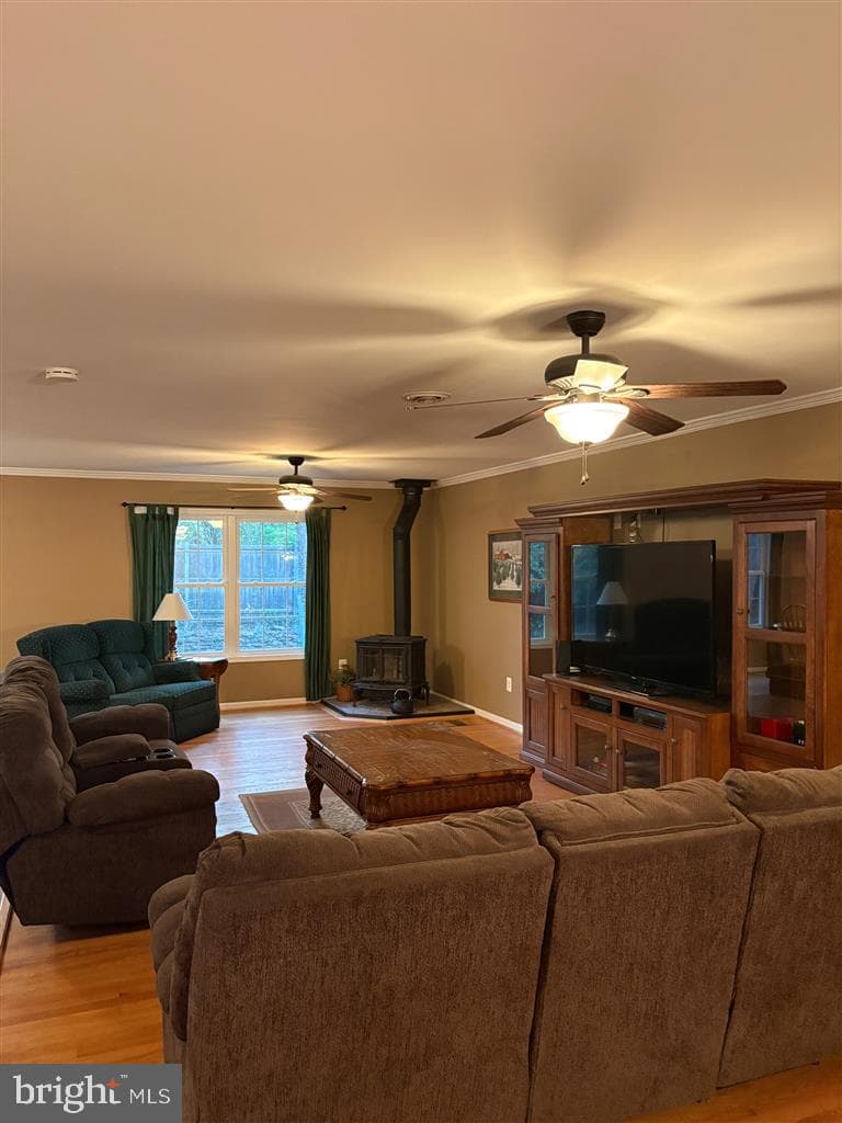 582 Richard Way photo 8