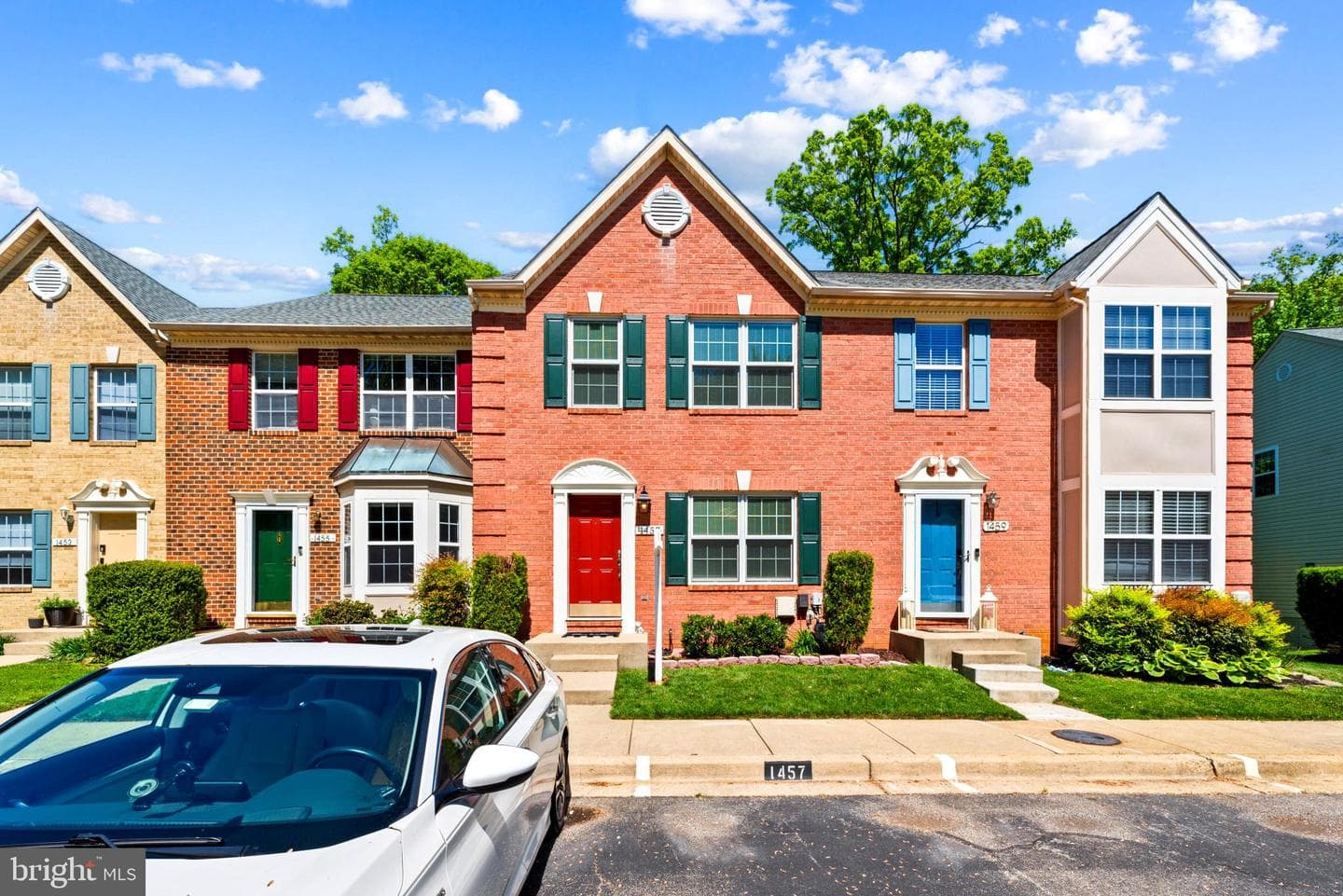 1457 Falcon Nest Court photo 4