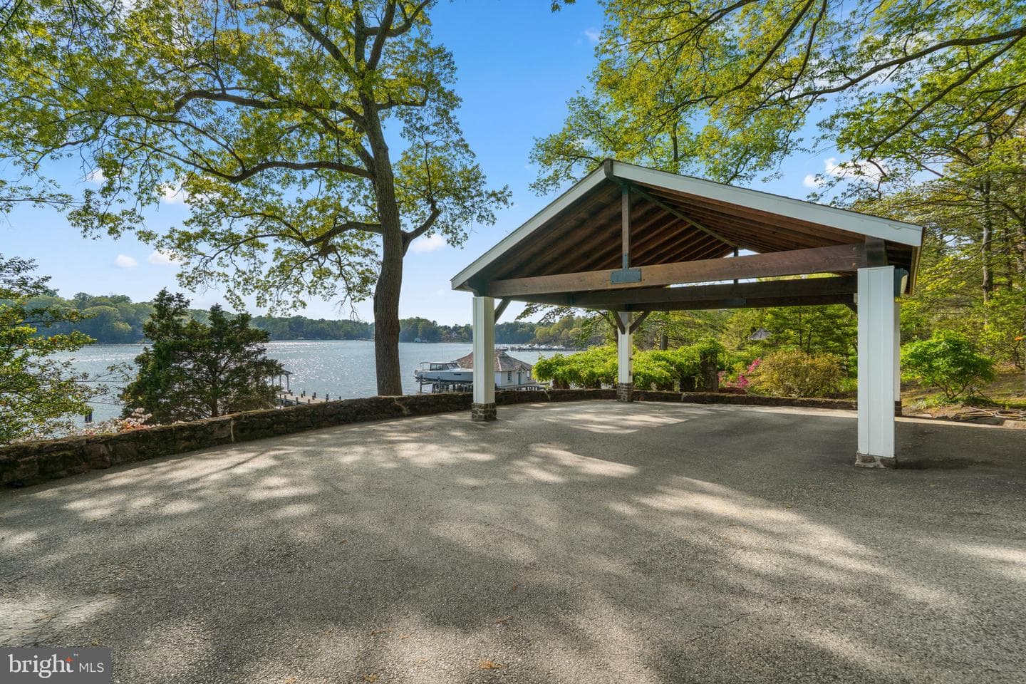 674 Hendler Road photo 3