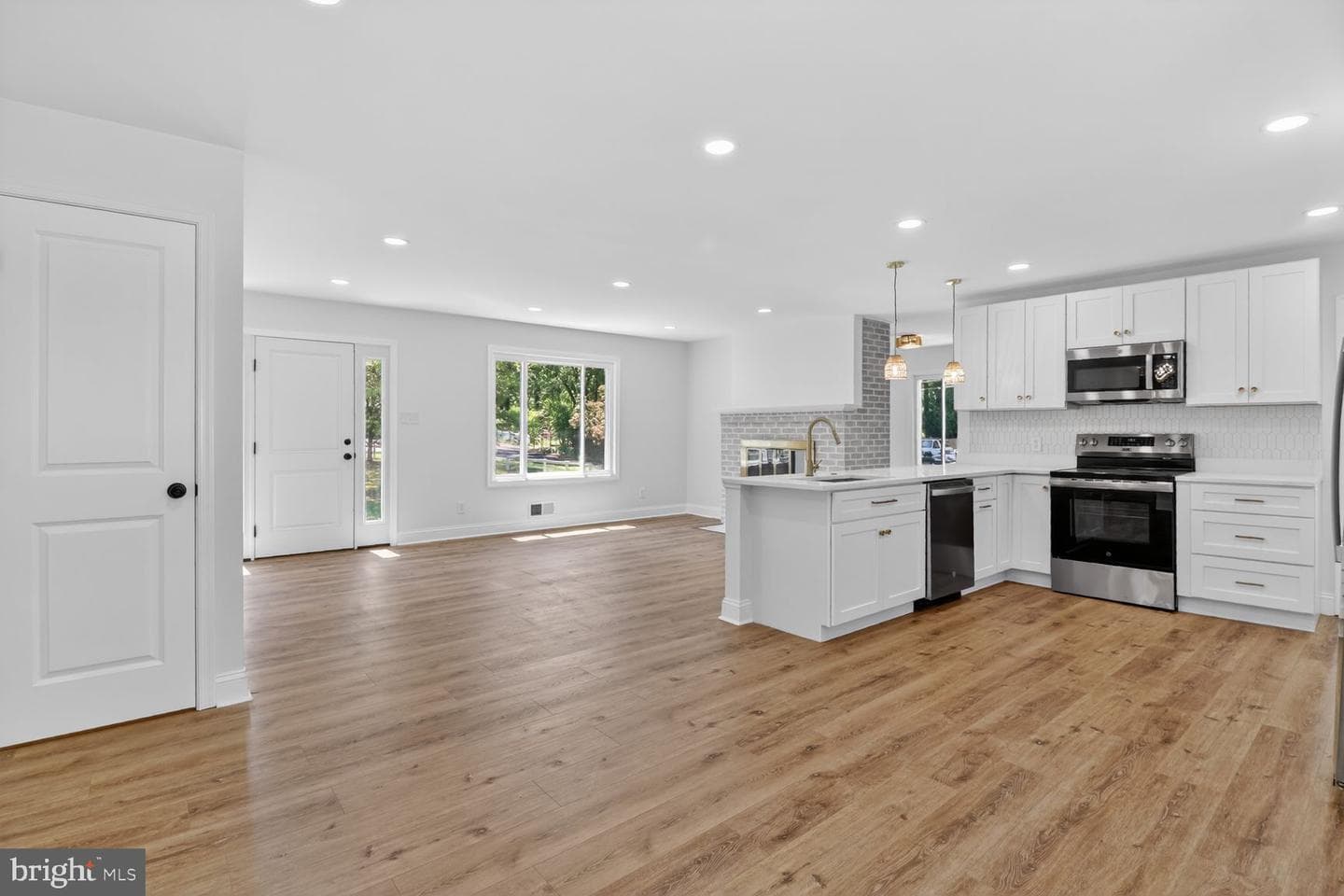 420 Edgemere Drive photo 3