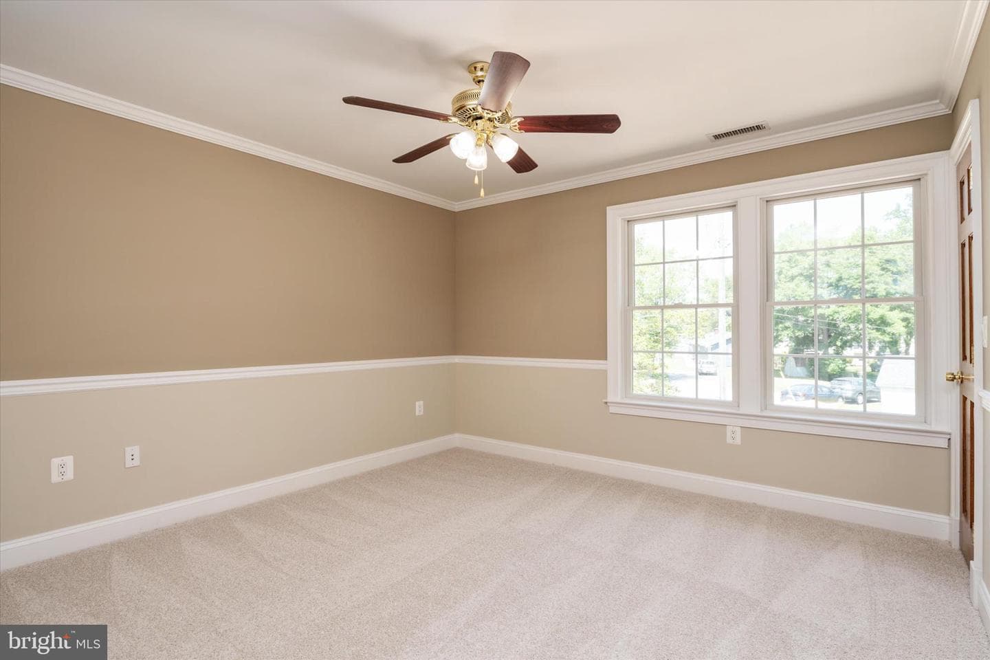 401 Beach Drive photo 16