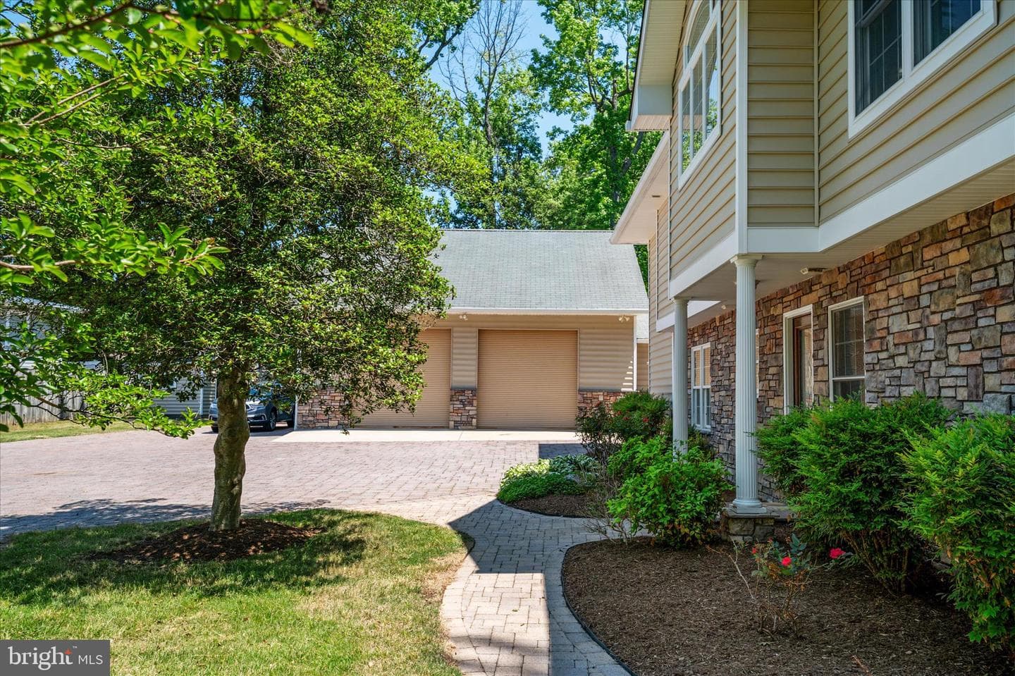 401 Beach Drive photo 48