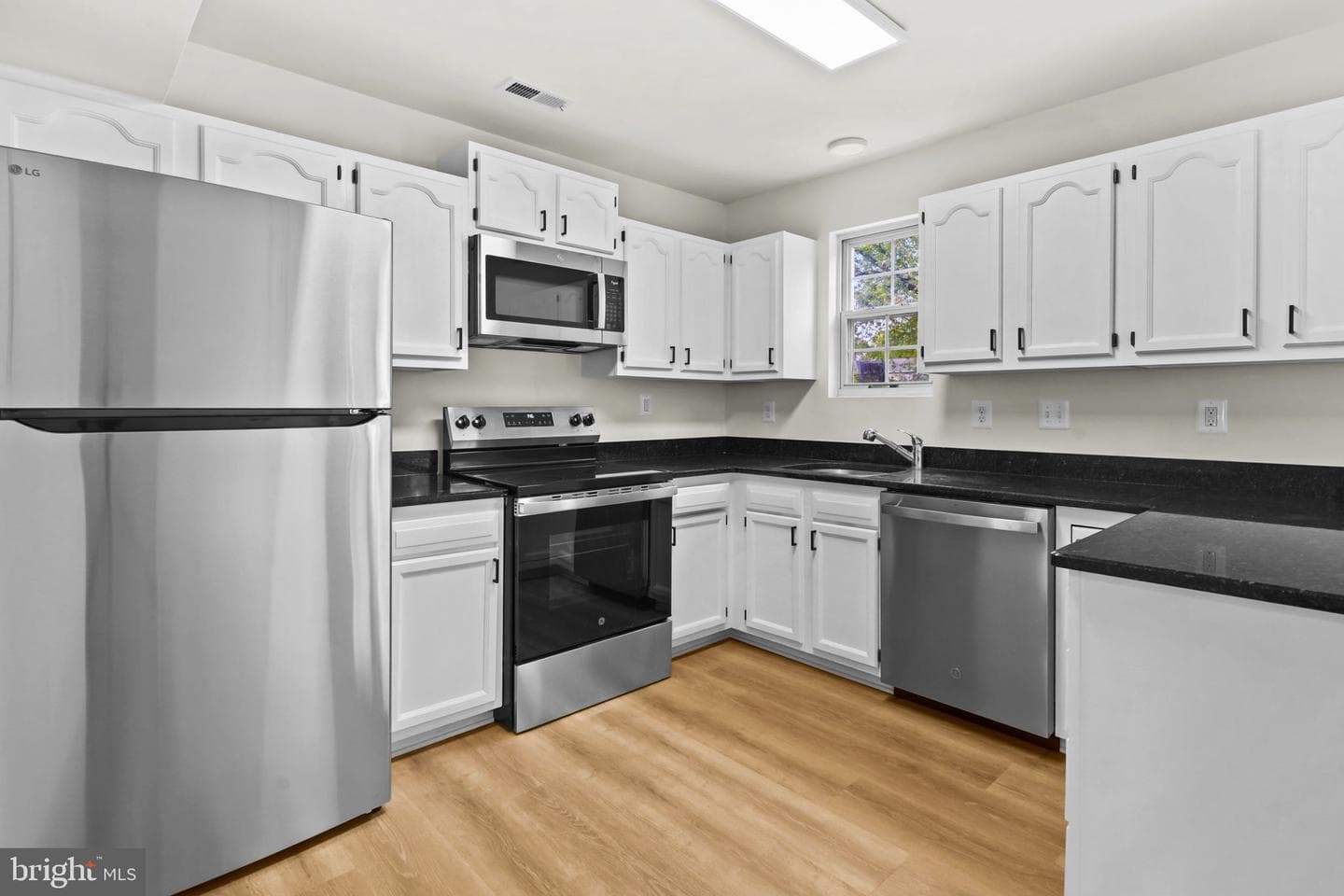 806 Selby Boulevard photo 3