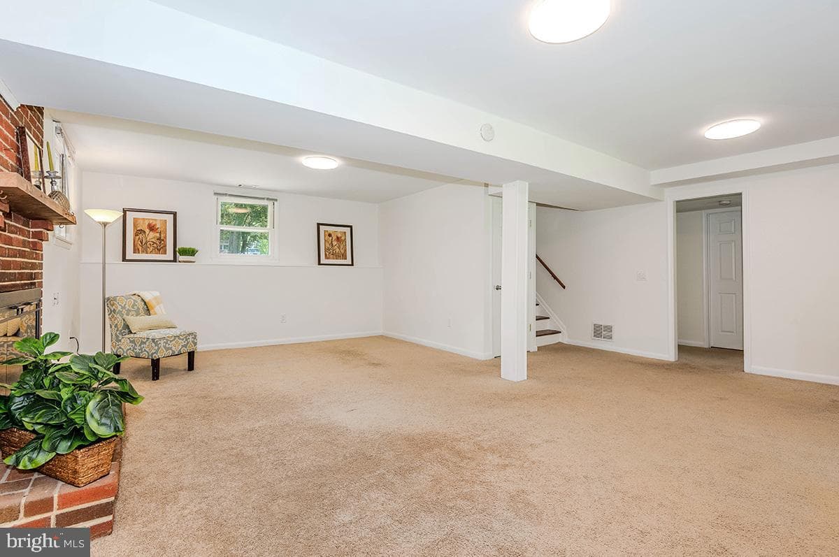 149 Northway photo 35