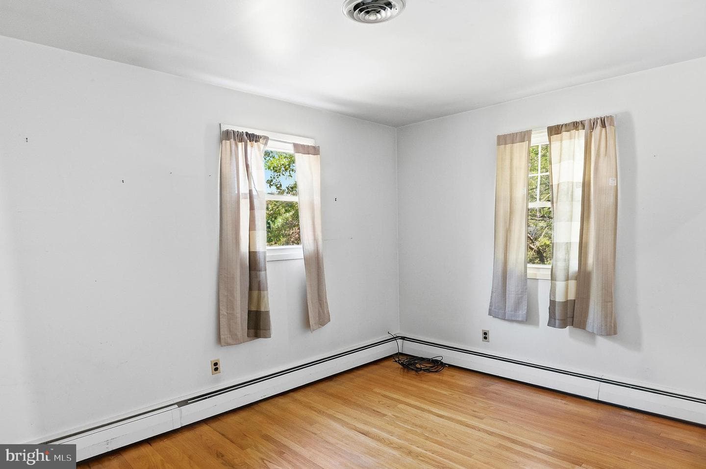 536 Williamsburg Lane photo 27
