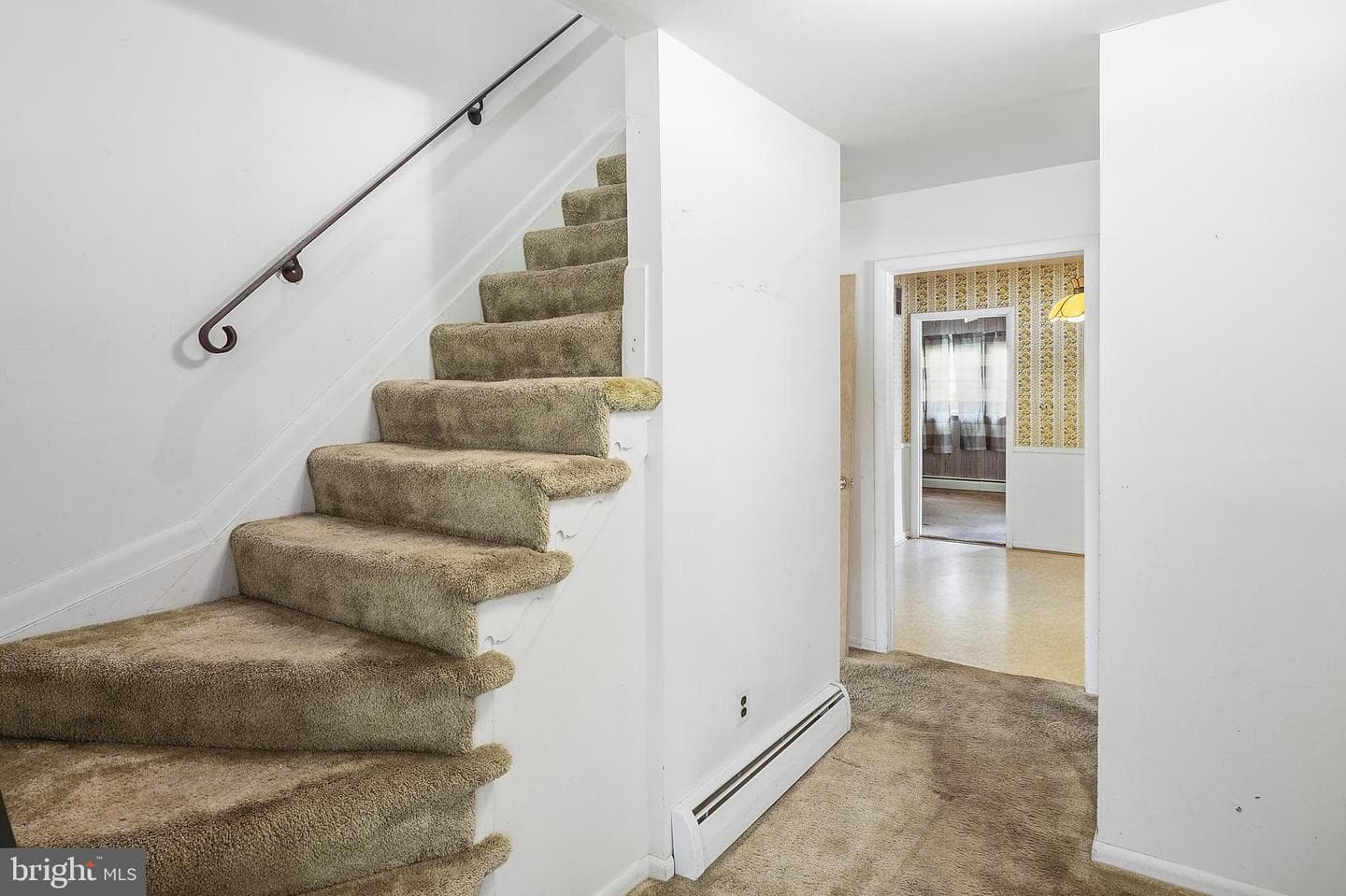 536 Williamsburg Lane photo 5