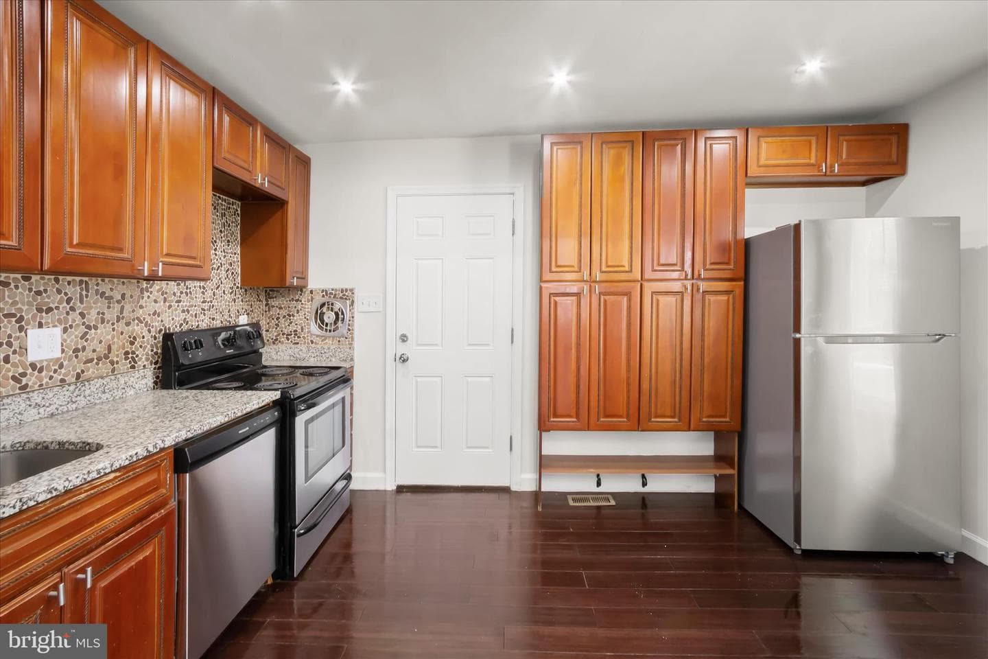 8219 Tomlinson Court photo 11