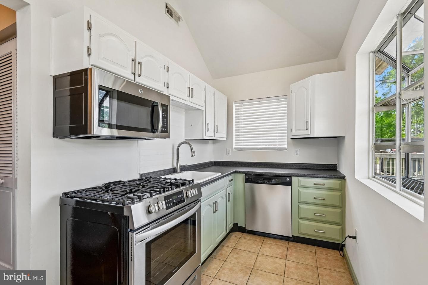 302 Linden Avenue photo 20