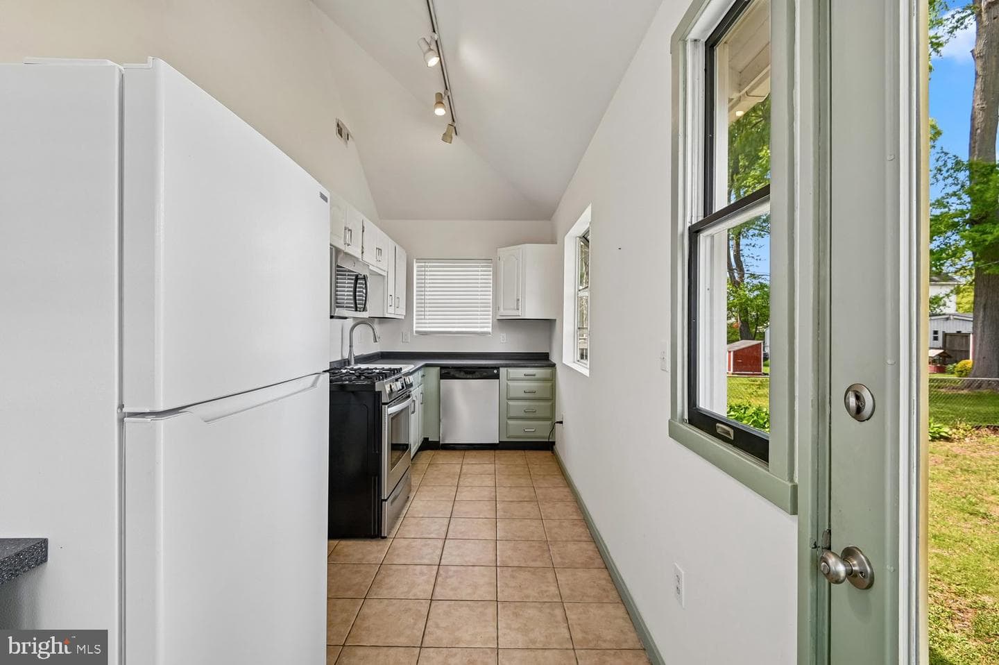 302 Linden Avenue photo 23