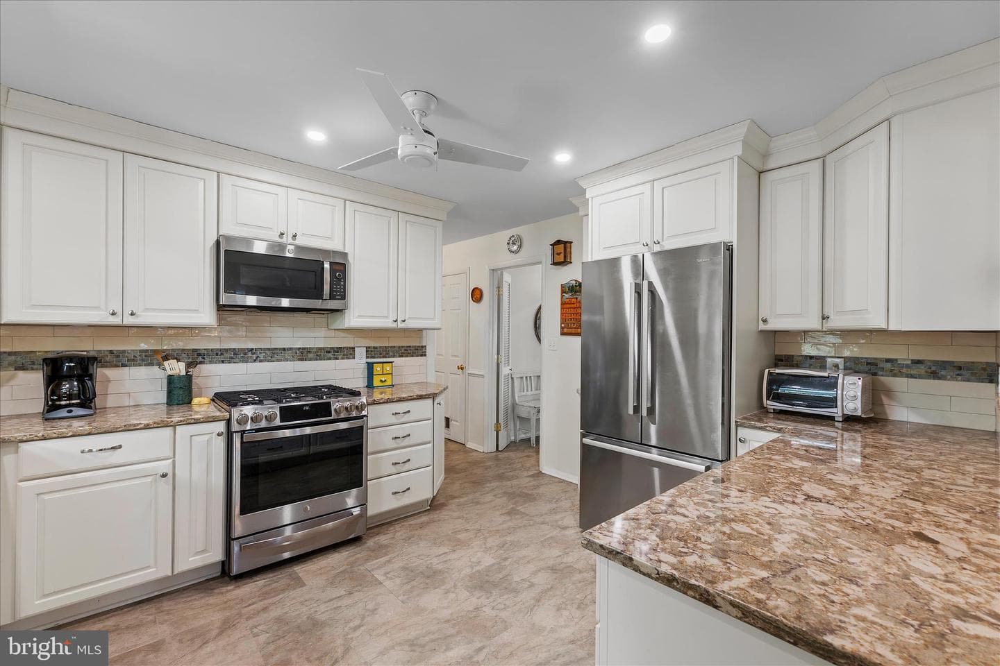 861 Twin Harbor Drive photo 2