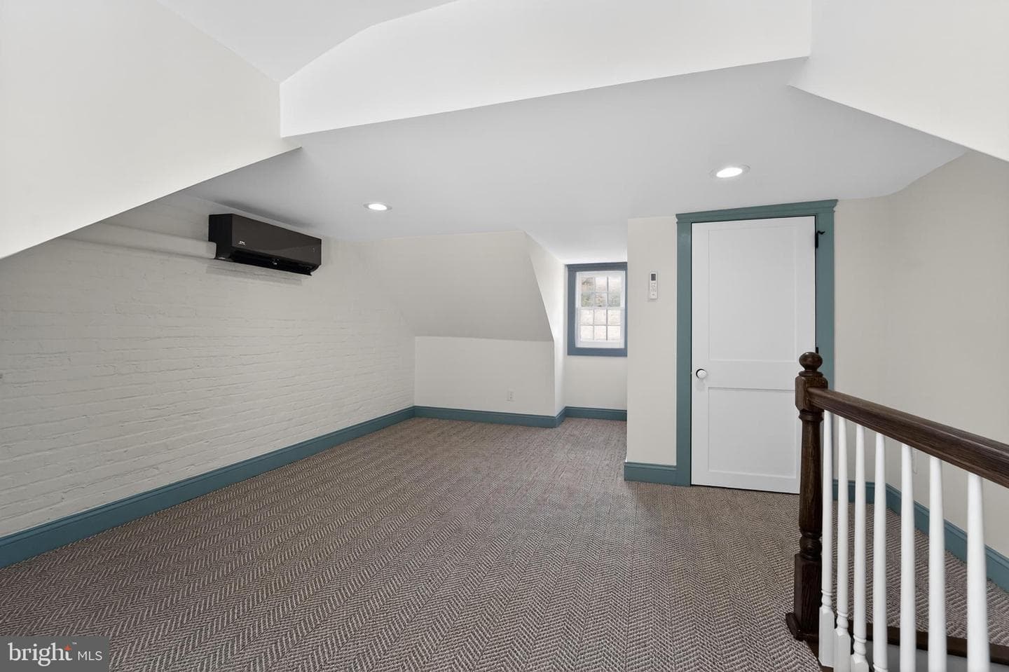 9 College Avenue photo 33