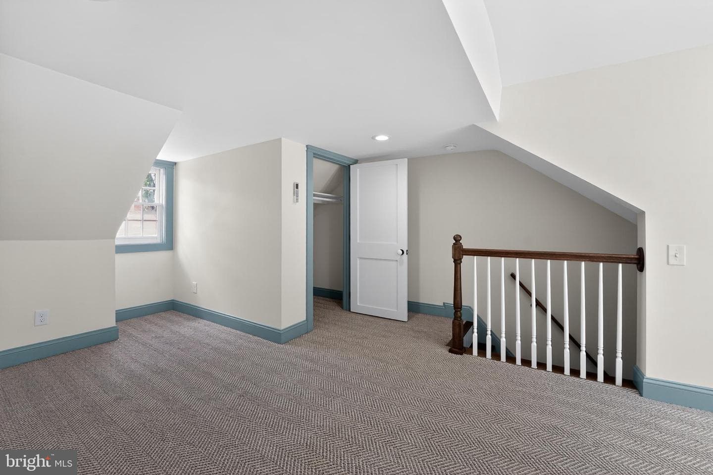 9 College Avenue photo 35