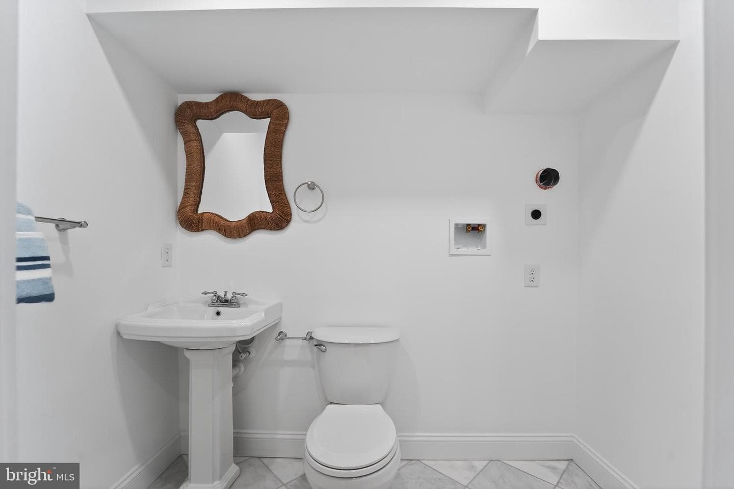 9 College Avenue photo 39