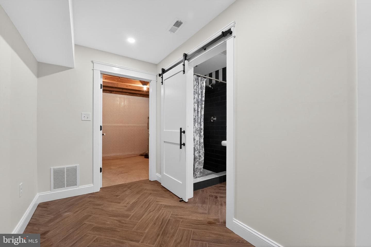 9 College Avenue photo 45