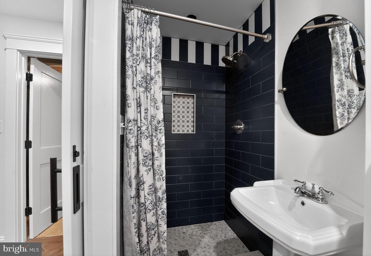 9 College Avenue photo 46