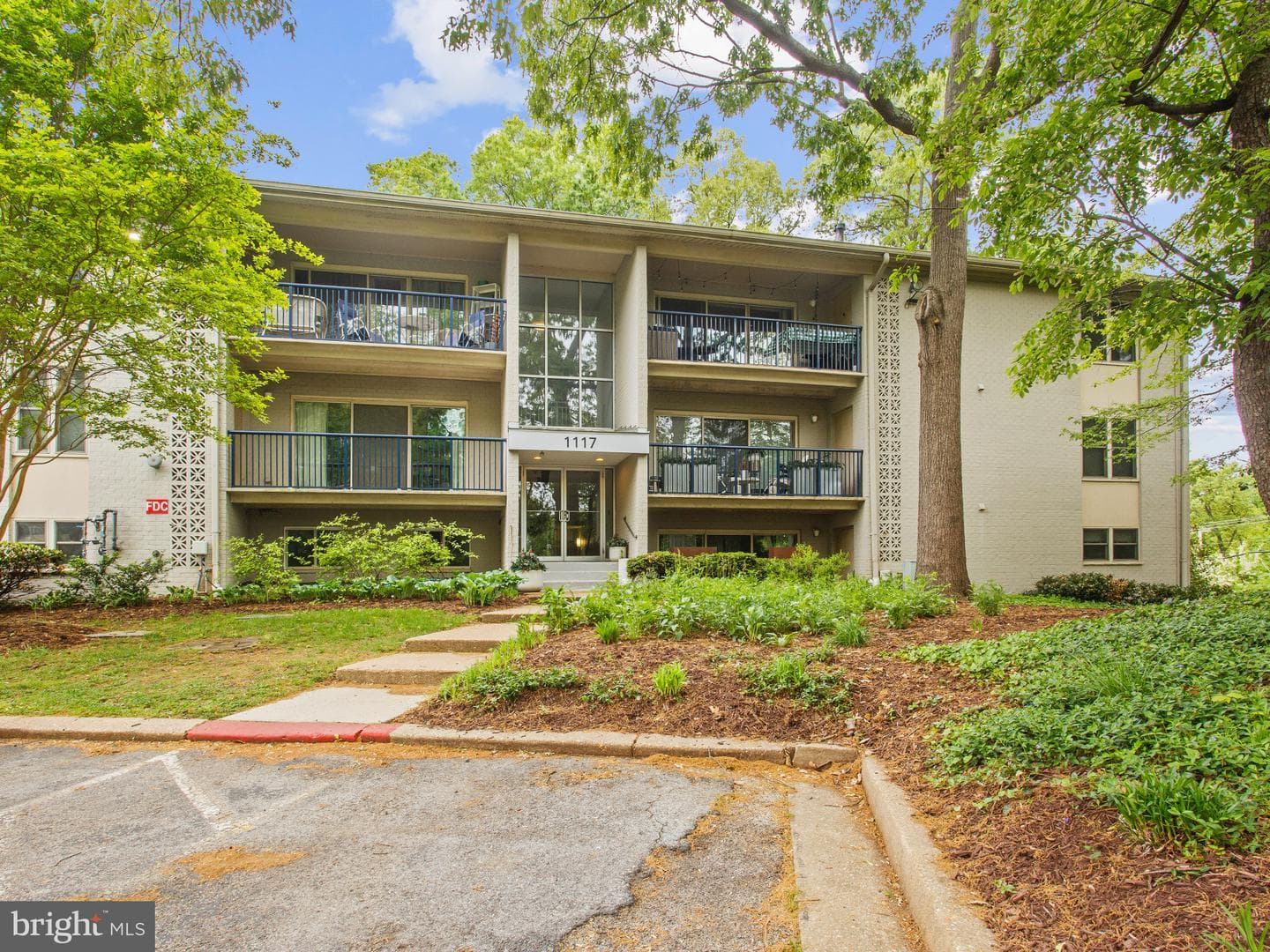 1117 Primrose Court #301 photo 3
