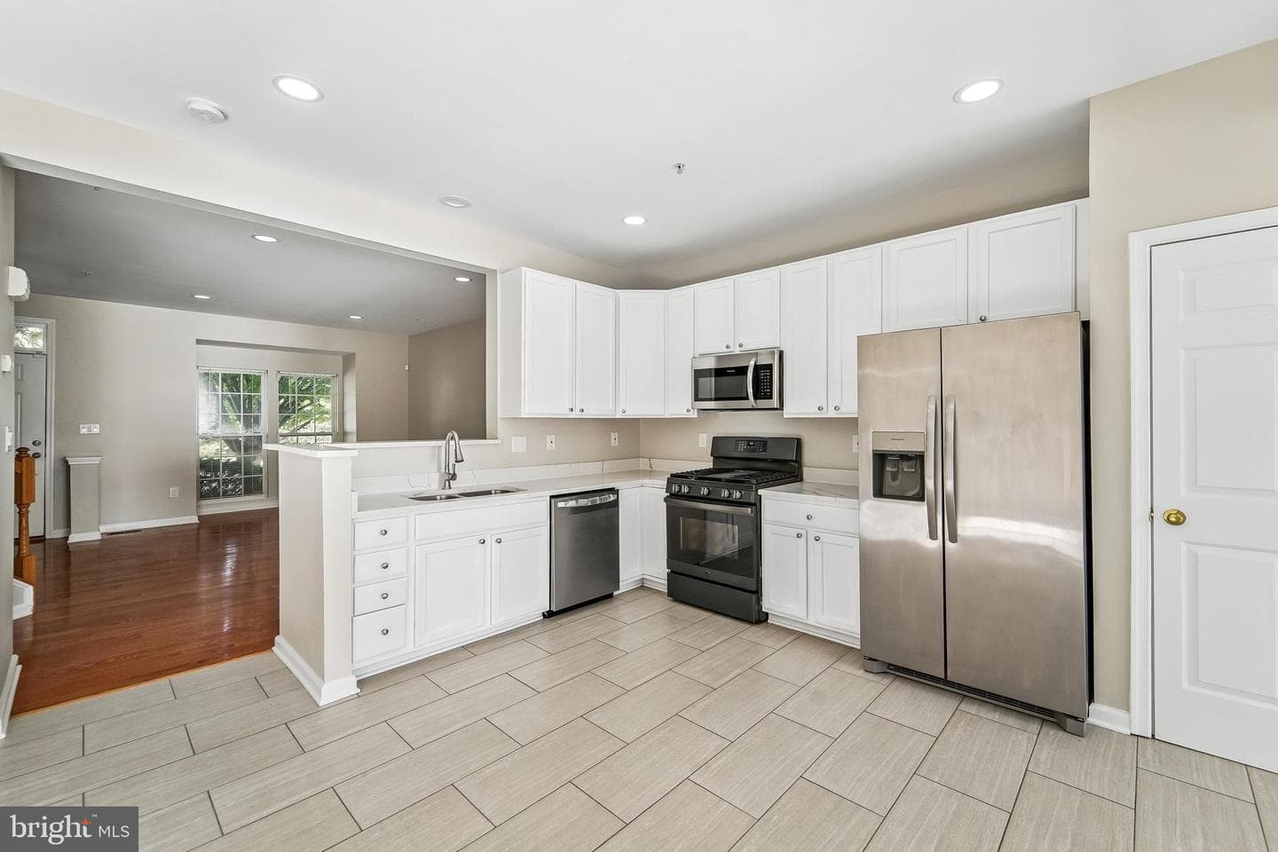 1461 Pangbourne Way photo 18