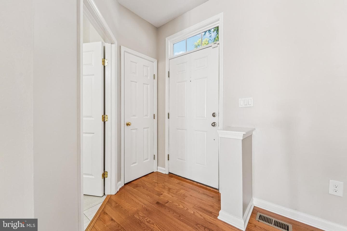 1461 Pangbourne Way photo 5