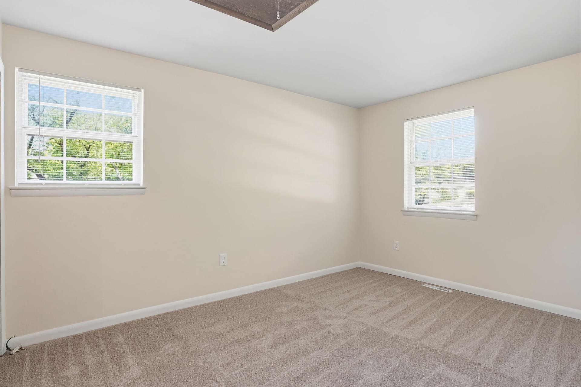 1196 Green Holly Drive photo 21