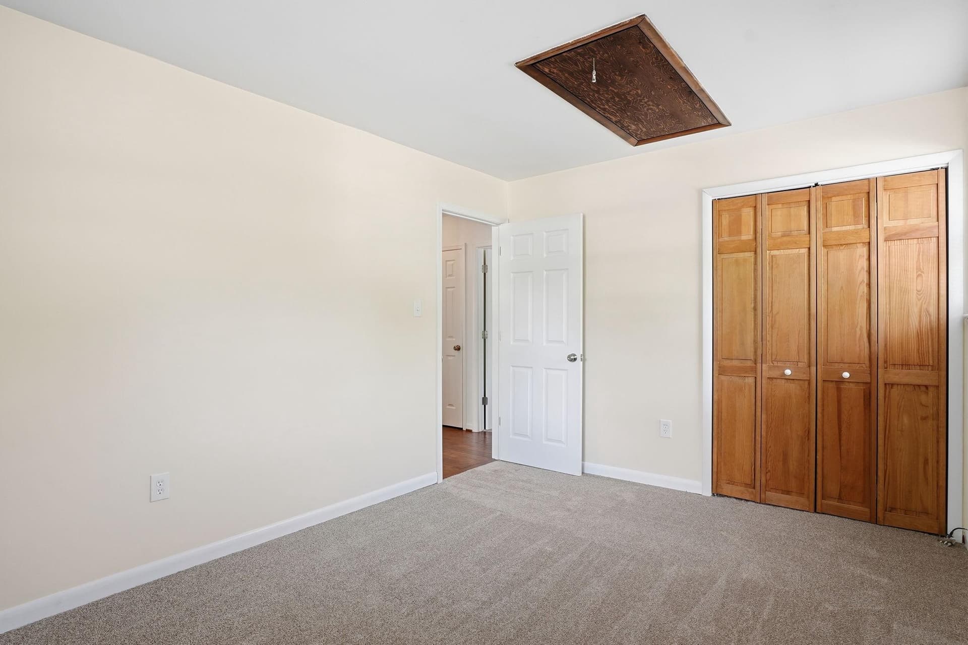 1196 Green Holly Drive photo 22