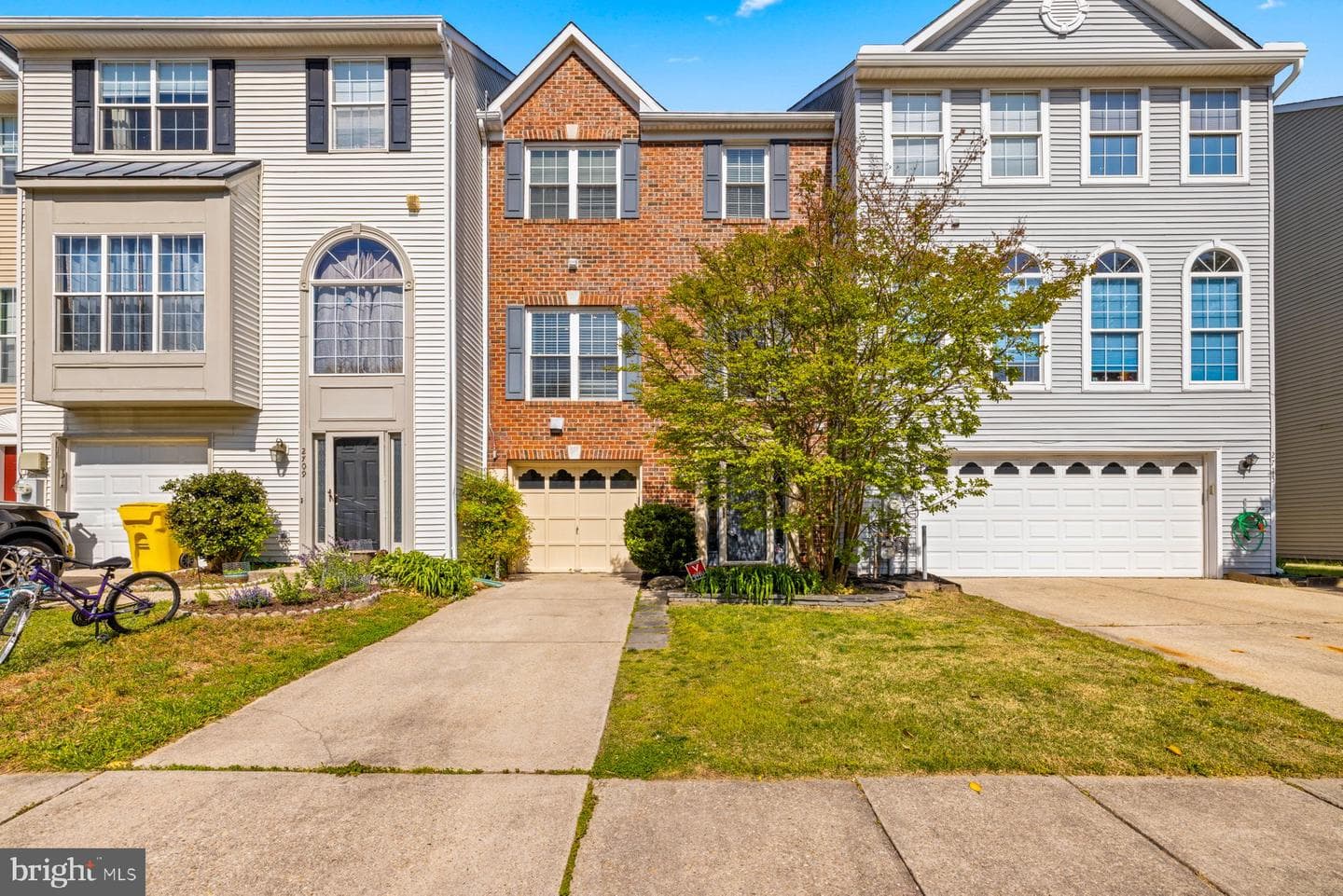 2711 Thornbrook Court photo 3