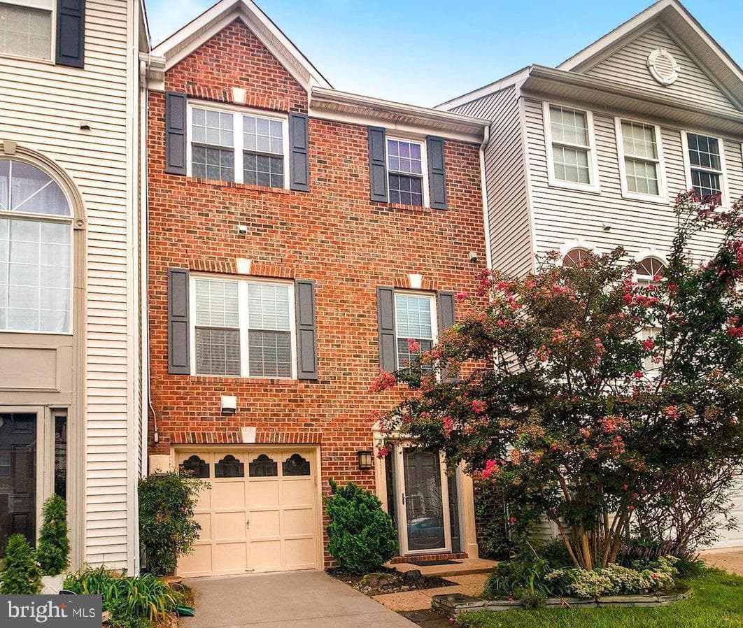 2711 Thornbrook Court photo 4