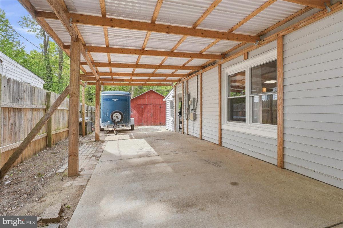 1715 Saunders Way photo 23