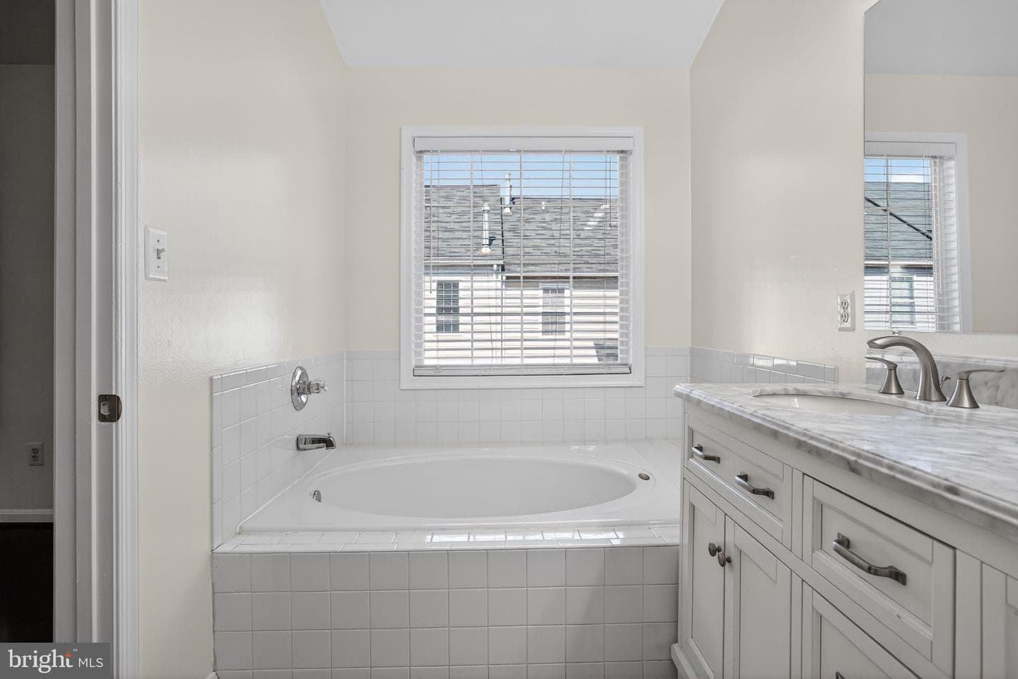 7706 Periwinkle Way photo 14