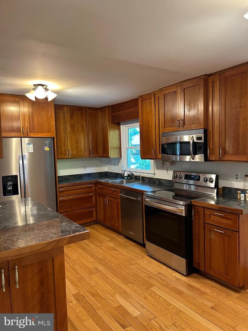 2284 Four Seasons Drive photo 4
