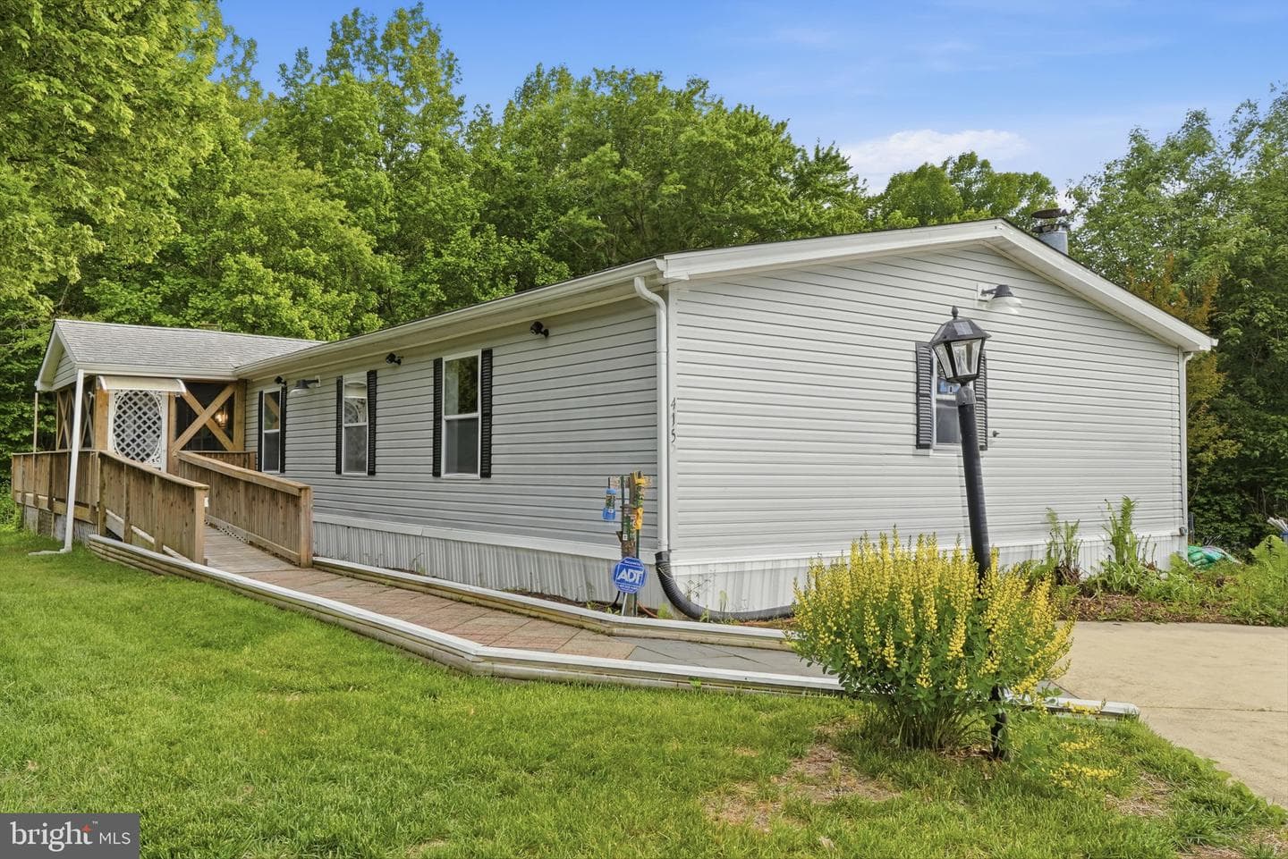 415 Dutch Drive, Lothian